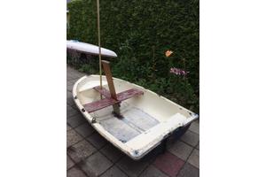 Jeugd-zeil-roei-speelbootje