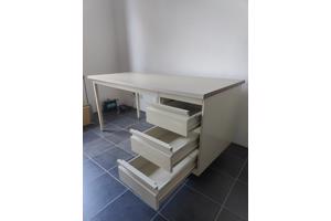 Bureau met ladekast