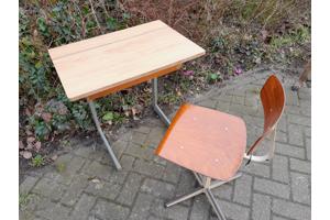 Schoolbankje met stoeltje, jaren 70 A