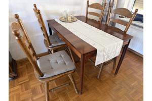 Eetkamer tafel en 4 stoelen