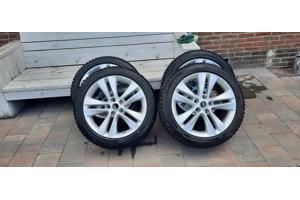 Originele Opel Astra-J  velgen met winterbanden.