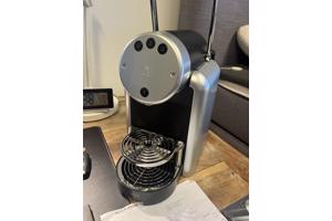 Te koop: nette Nespresso koffiemachine Pro Zenius ZN100 koff