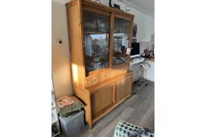 Teak wandkast. Verkeert in mooie staat. Onbeschadigd.