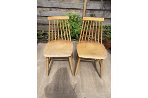 Houten stoelen