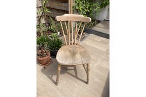 Houten stoelen