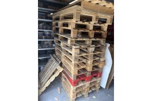 Stapel houten pallets