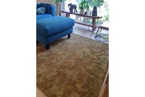 Zacht vloerkleed goudkleurig