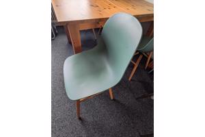 Tafel en 4 stoelen in goede staat