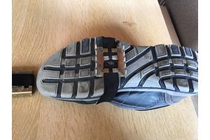 2 Metalen haken o/t plaatsen onder je schoen wanneer het gla