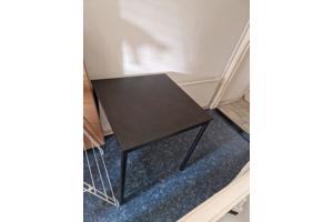 Gratis afhalen tafel 67x67 cm, goed als nieuw