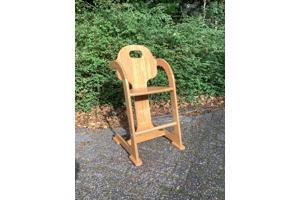 Houten kinderstoel