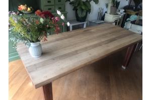 Eikenhouten tafel