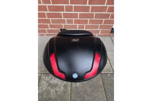 Grote topkoffer Piaggo en eventueel beugel mp3 motorscooter