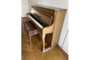 Piano met kruk