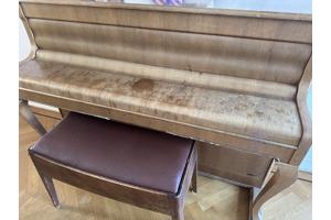 Piano met kruk