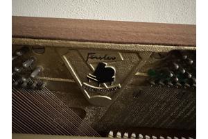 Piano met kruk