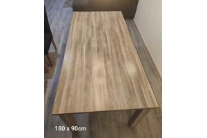 Eettafel en Salontafel dressoir vitrinekast