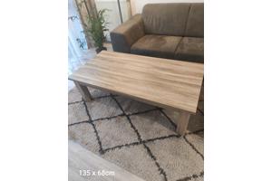 Eettafel en Salontafel dressoir vitrinekast