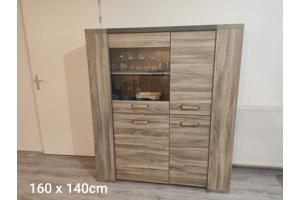 Eettafel en Salontafel dressoir vitrinekast