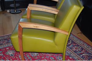 2 Fauteuiltjes met mooie houten leuningen