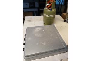 Gasfornuis en propaangasfles voor tijdelijk keukenwerk