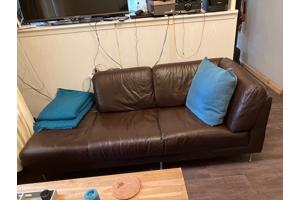 Tweetal banken en een hocker gratis op te halen