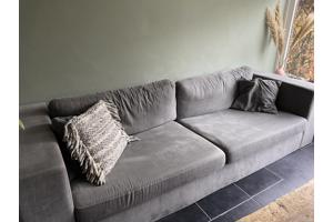 Grijze bank met loveseat