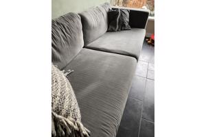 Grijze bank met loveseat