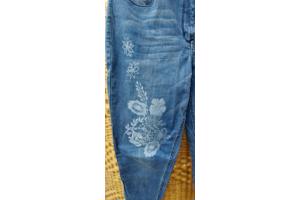 Jeans van Amy Vermont, maat 44