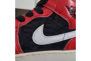 Nike Jordan 1 Mid SE Christmas