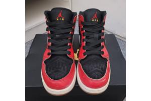 Nike Jordan 1 Mid SE Christmas