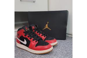 Nike Jordan 1 Mid SE Christmas