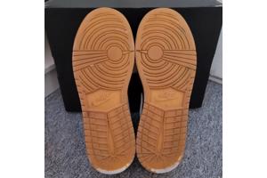 Nike Jordan 1 Mid SE Christmas