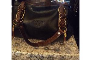 Hoy ik heb twee verschillende prada tassen on te verkopen