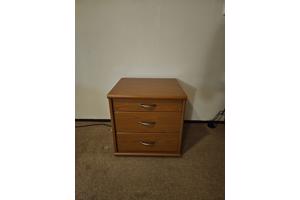 Nachtkastje met 3 lades