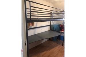 Hoogslaper met bureau