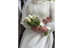 Trouwjurk modern op maat genaaid