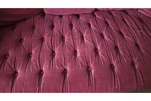 Luxe bordeauxrode Chesterfield bank van velvet