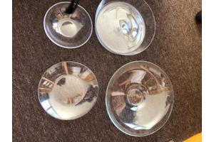 4  grote  borden   -  4  diepe  bordjes