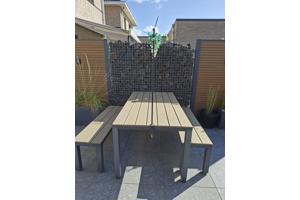 Tuintafel met 2 bankjes