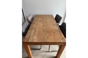 Houten eettafel