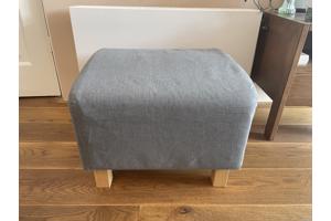 Grijze poef van Ikea (Klippan)