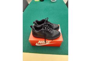 Nikl sport schoenen maat 39 als nieuw