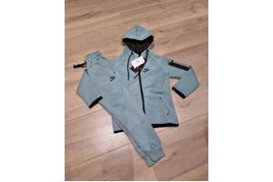 nike tech pakken in diverse kleuren