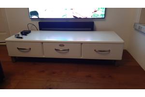 Lage tv kast van het merk Malibu