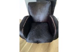 Fauteuil met koeienhuid