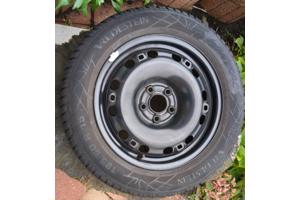 4 winterbanden 185/60 R15 met stalen velgen 6Jx15H2