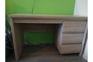 Licht eiken bureau met 3 ruime opberglades.