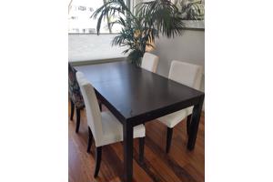 Gratis af te halen Ikea Bjursta uitschuifbare zwarte tafel