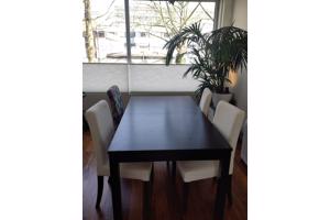 Gratis af te halen Ikea Bjursta uitschuifbare zwarte tafel